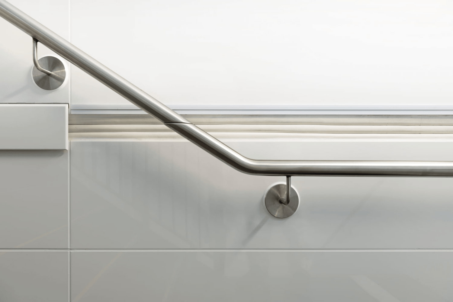 Arcoplast Acryloyl primary barrier used with siesmic floor barrier in PC3 Laboratory