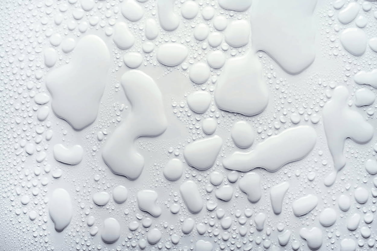 Arcoplast. Acyoloyl paneling with water droplets