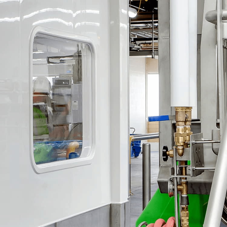 Arcoplast. Moulded glazing system in factory wet area